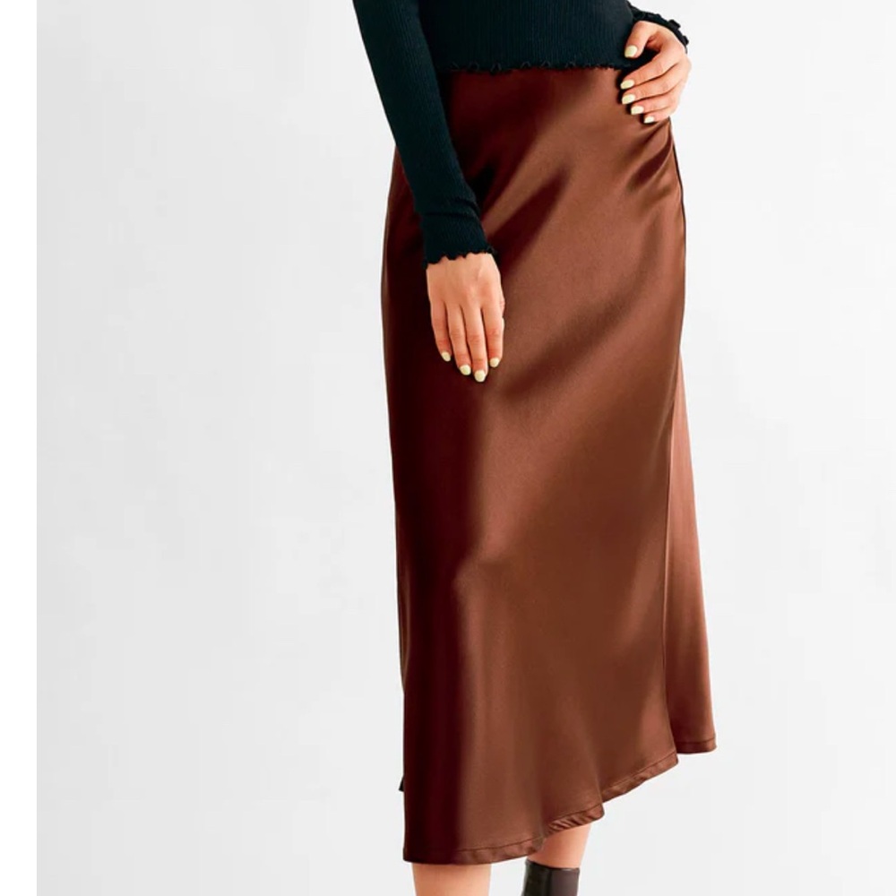 🤎🤎🤎NWT Silk-Like Bias-Cut Slip Skirt.